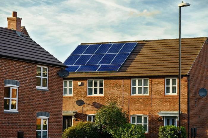 A guide to switching suppliers when you have solar panels